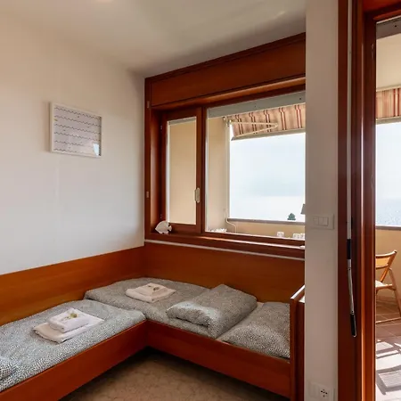 Guesthost - Nest With Sea View Terrace
