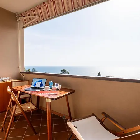 Guesthost - Nest With Sea View Terrace 아파트